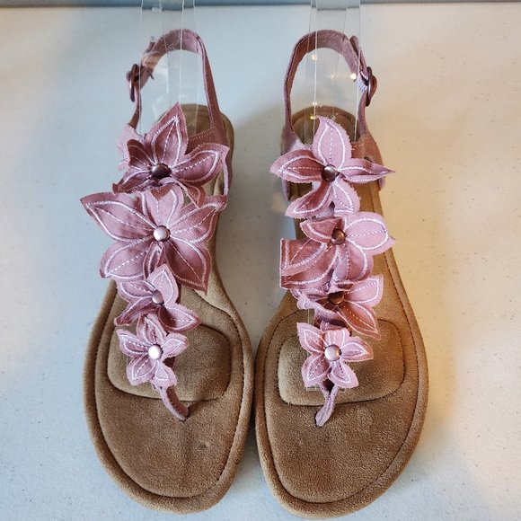 Koolaburra Shoes - Koolaburra Sandals "EUC"